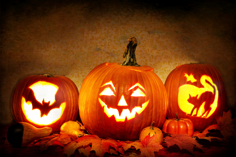 lit up pumpkins for halloween